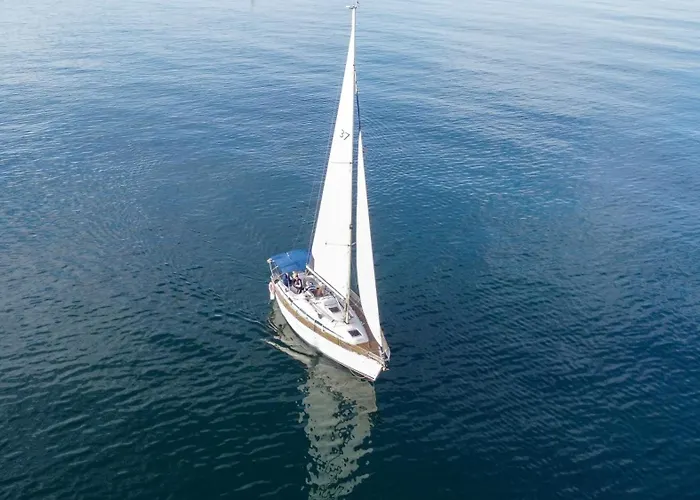 Velero Shabbak 船上ホテル *